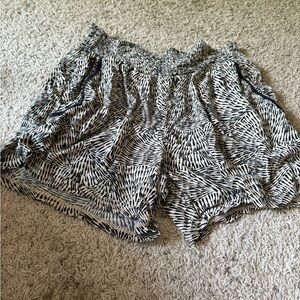 Three Dots Black and White Athletic Shorts